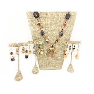 6 NATURAL STONE, WOOD AND SHELL EARRINGS, 1 NECKLACE