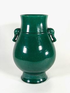 Chinese Qing Kangxi Style Apple Green Crackle Glaze Vase