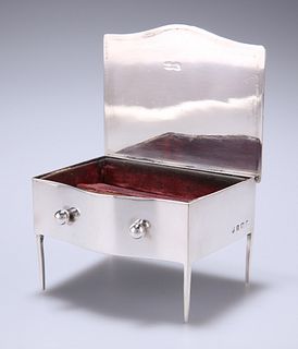 A GEORGE V SILVER RING BOX
 by A & J Zimmerman Ltd