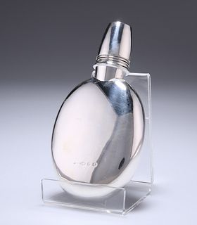 A LATE VICTORIAN SILVER HIP FLASK WITH BEAKER TOP
