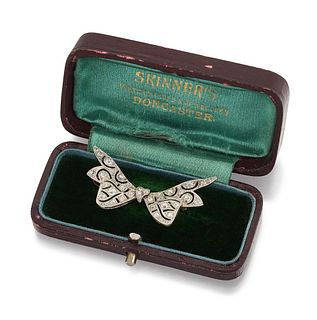 A DIAMOND BOW BROOCH, CIRCA 1920
 Of stylised bow 