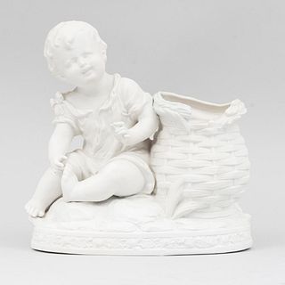Niño con cesta. Siglo XX. Elaborada en cerámica. Decorada con elementos vegetales. 21 x 23 x 13 cm.