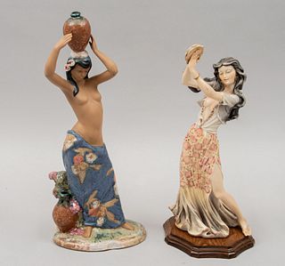 Figuras decorativas. Italia y España. SXX. Consta de: a) Mujer con cántaro. En porcelana Nadal. b) Gitana. En pasta capodimonte. Pzs: 2