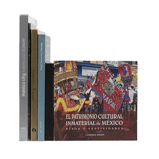 LOTE DE LIBROS SOBRE CIUDAD DE MÉXICO Y NACIMIENTOS. a) El Patrimonio Cultural Inmaterial de México. b) CDMX Sustentable. Pzs: 6.
