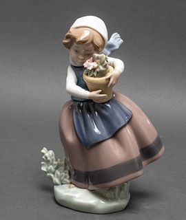 Lladro Porcelain "Girl With Flowers" Figurine