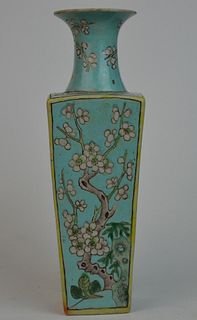 CHINESE TURQUOISE GROUND PEONY BLOOMS SQUARE VASE