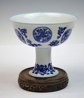 CHINESE BLUE & WHITE PORCELAIN FLORAL FOOTED CUP