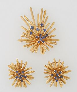 Three Piece 18K Yellow Gold Brooch and Earrings Starburst Set, 20th c., the center of the brooch with a round sapphire mounted five ...