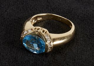 Ladies Ring - 14K blue topaz and diamonds