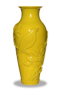 Chinese Yellow Peking Glass Vase, 19th Century