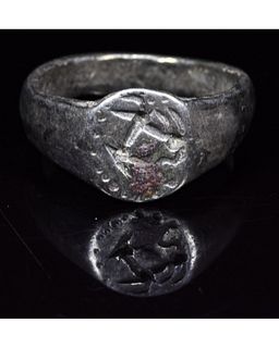 MEDIEVAL SILVER RING WITH STYLISED BEAST PATTERN