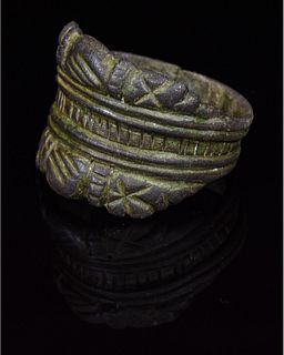 MEDIEVAL FEDE RING WITH CLASPED HANDS