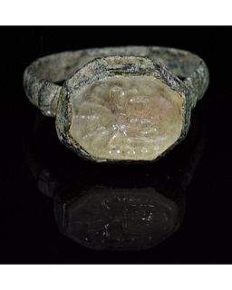 MEDIEVAL HERALDIC RING WITH CREST ON GEM