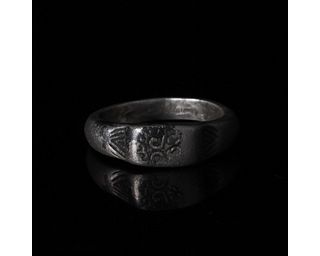 ROMAN SILVER RING WITH DECORATED BEZEL