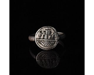 MEDIEVAL SILVER RING WITH BOAT AND SAILORS