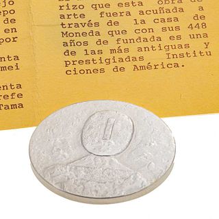 Rufino Tamayo. Medalla conmemorativa con su obra gráfica "El hombre en rosa". Elaborada en plata Ley .900. Serie de 1200 en plata