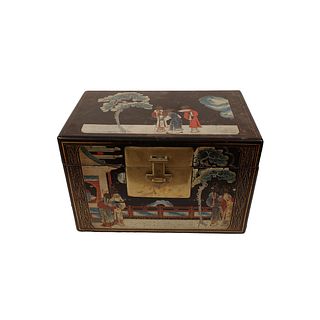 Chinese lacquered wooden box decorated with figures. 
