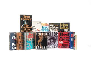 Caja de Libros Bestseller. Algunos títulos: Lasher; The Red Horseman; The Sum of all Fears; The Bourne Ultimatum... Piezas: 15.
