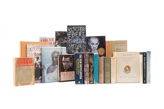 Caja de Libros sobre Artes Escénicas. Varios formatos. Algunos títulos: The Film Encyclopedia. A French Kiss with Dead... Piezas: 31.