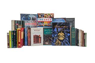 Caja de Libros sobre Bibliografía. Algunos títulos: Science Fiction of the 20th Century; Tratados de México; Only in Books... Pzas: 32.