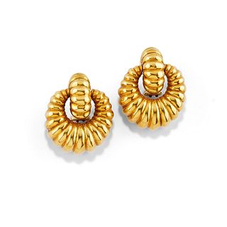 A 18K yellow gold earrings