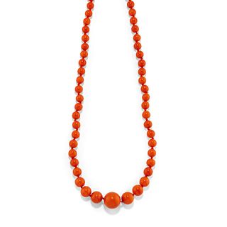A 18K yellow gold and coral necklace