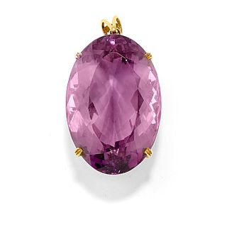 A 18K yellow gold and amethyst pendant