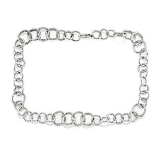A 18K white gold necklace