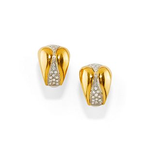 A 18K two-color gold and diamond earrings