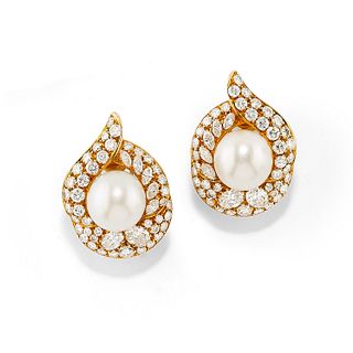 Sabbadini - A 18K two-color gold, cultured pearl and diamond earrings, Sabbadini