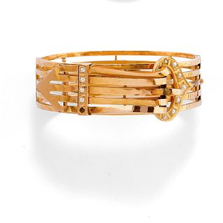 A 18K yellow gold and micropearl bangle, defects