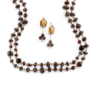 Lot of 18K yellow gold and garnet jewels