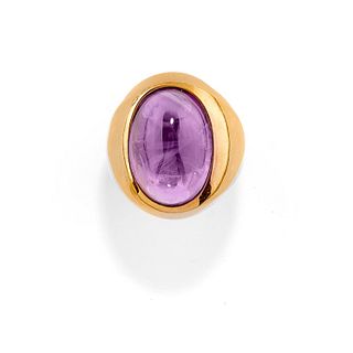A 18K yellow gold and amethyst ring