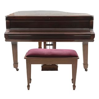 Grand piano. Steinway & Sons. United States. 20th century. Made of lacquered wood. 38.9 x 55 x 74.8" (99 x 140 x 190 cm)