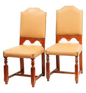 Pair of chairs. 20th century. Carved in wood. With closed backrests and beige leatherette seats.