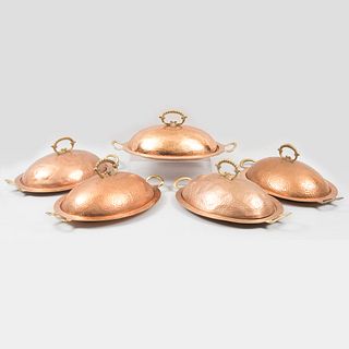Lot of 5 service trays. 20th century. Oval design. Made in hammered copper. Lids and handles in brass