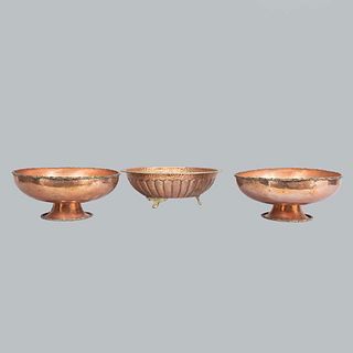 Lot of 3 fruit bowls. 20th century. Made in copper. Decorated with hammered, organic, vegetable elements and golden enamel
