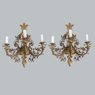 Pair of flying buttresses. European origin. Twentieth century. Cast bronze. For 3 lights. With floral washers and "C" arms.