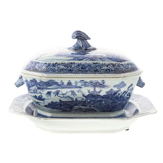 Chinese Export Blue/White Soup Tureen