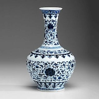 Chinese Daoguang Period Underglaze Blue Vase 
