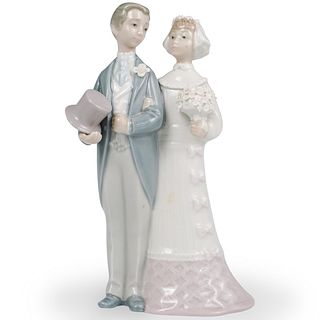 Lladro ''Bride and Groom'' 1977 Porcelain Figurines