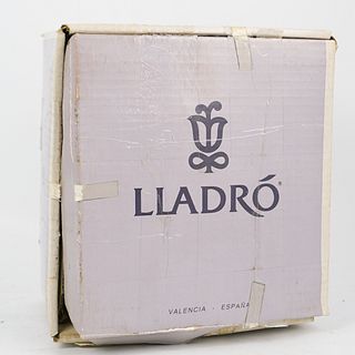 Lladro "Summer Stroll" Figurine
