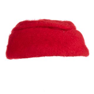 Sombrero. Años 60 Estilo Jackie Kennedy. Elaborado en lana. Color rojo.