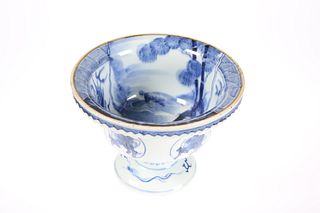 A JAPANESE ARITA BLUE AND WHITE PORCELAIN FOOTED 
