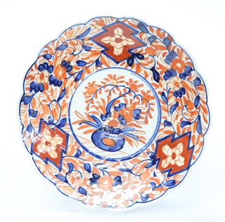 A JAPANESE IMARI PLATE, CIRCA 1900, painted in th