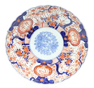 A JAPANESE IMARI CHARGER, LATE 19TH CENTURY, deco