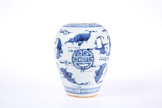 A CHINESE PORCELAIN BLUE AND WHITE VASE, the ovoi