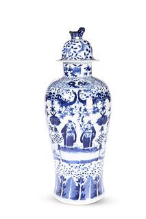 A CHINESE BLUE AND WHITE VASE AND COVER, 19TH CEN