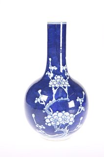 A CHINESE BLUE AND WHITE PORCELAIN BOTTLE VASE, d