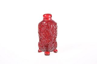 A CHINESE CHERRY AMBER-COLOURED SNUFF BOTTLE, dec
